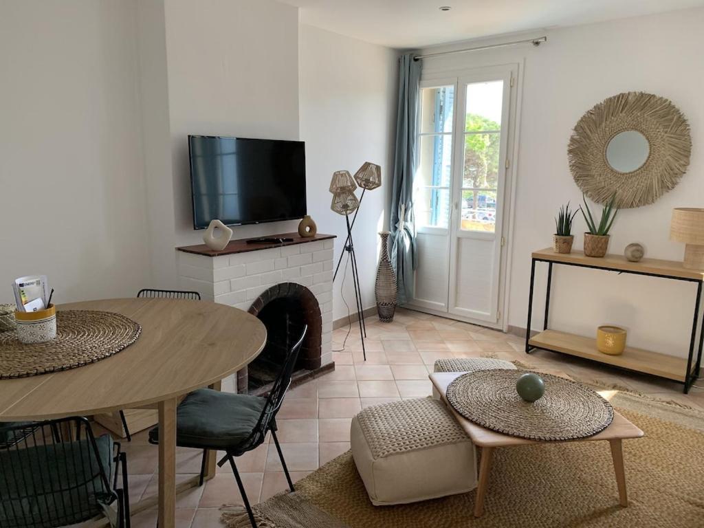 Maison De Village Renovee Avec Vue Mer Exceptionnelle Сент-Максим Экстерьер фото